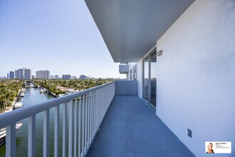 137 Golden Isles Dr in Hallandale Beach, FL - Building Photo - Building Photo