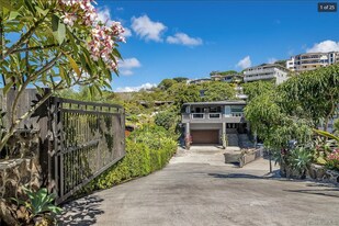 1876 Mott-Smith Dr, Unit Studio A in Honolulu, HI - Building Photo
