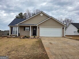 14 Huntington Dr in Grantville, GA - Building Photo