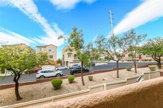 10633 W Double Spring Ct in Las Vegas, NV - Building Photo - Building Photo