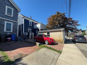 14 Dixon St in Newport, RI - Building Photo - Building Photo