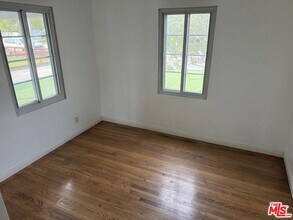 6434 W 87th St in Los Angeles, CA - Building Photo - Building Photo