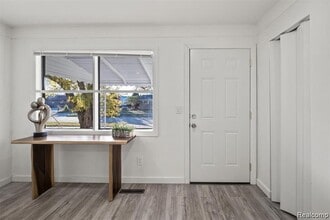 5749 Detroit St in Dearborn Heights, MI - Building Photo - Building Photo