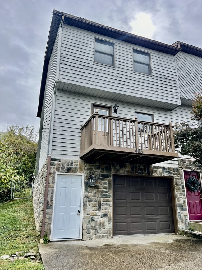 403 Cedarstone Rd in Morgantown, WV - Building Photo - Building Photo
