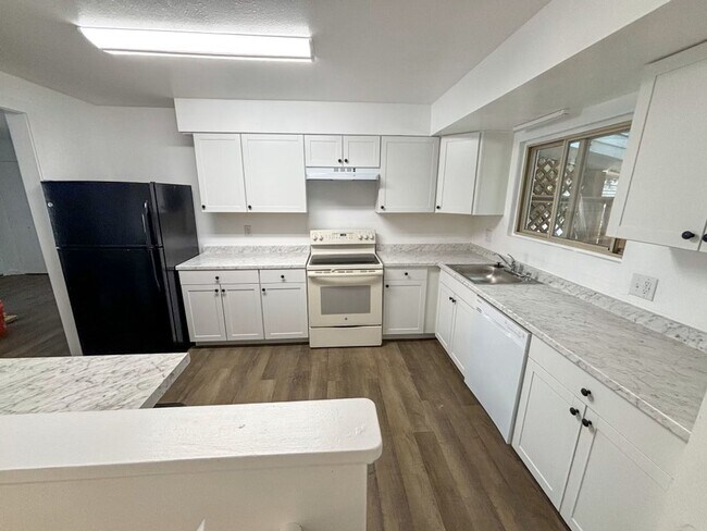 884 W 97th Ave in Northglenn, CO - Building Photo - Building Photo