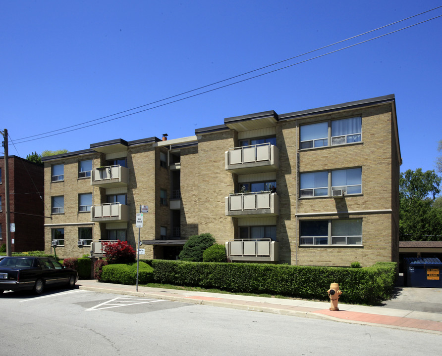 8 Anglesey Blvd in Toronto, ON - Building Photo