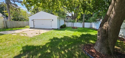 609 E Sibley St in Howell, MI - Building Photo - Building Photo