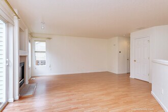 4932 NE Candlewood Pl in Hillsboro, OR - Building Photo - Building Photo