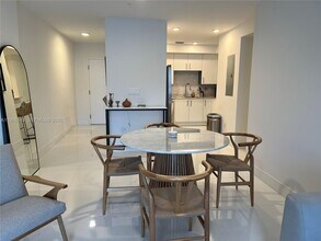 10950 NW 82nd St in Doral, FL - Foto de edificio - Building Photo