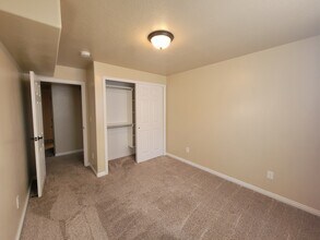 1097 S 1875 W, Unit Bright basement apartment in Syracuse, UT - Foto de edificio - Building Photo