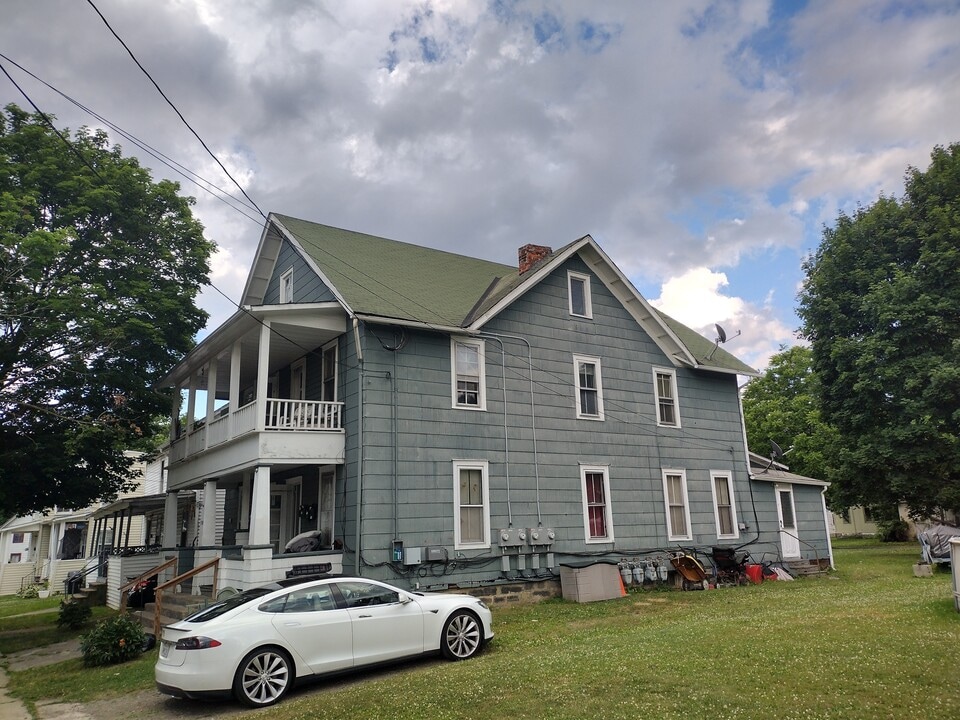 708 Linden Pl in Elmira, NY - Building Photo