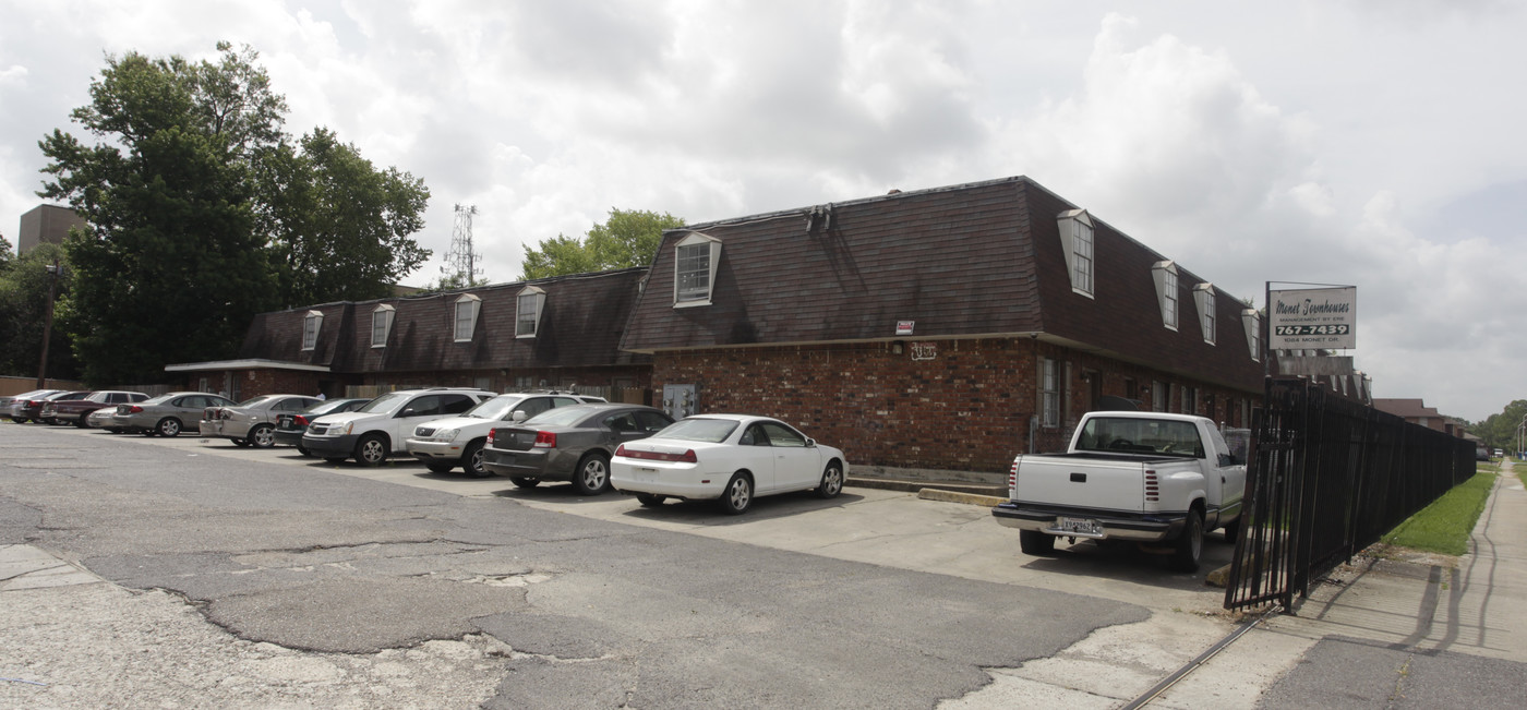 1084 Monet Dr in Baton Rouge, LA - Foto de edificio