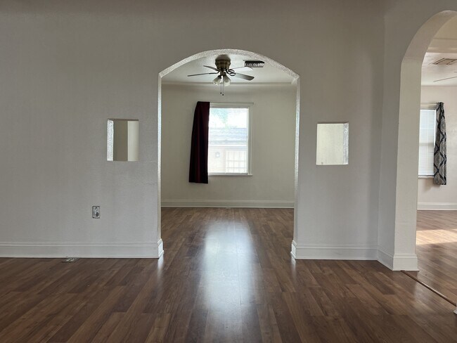 901 Castaic Ave in Bakersfield, CA - Building Photo - Building Photo
