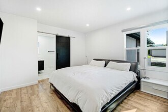 7425 W 88th Pl in Los Angeles, CA - Building Photo - Building Photo