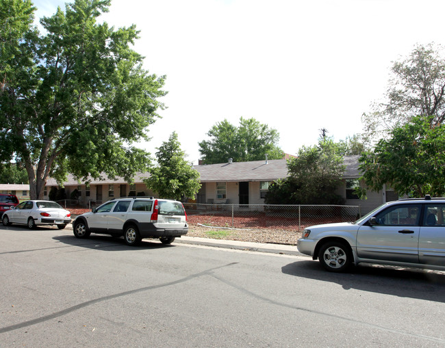 Paris Street Apartments in Aurora, CO - Building Photo - Building Photo