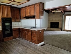 1200 Romano Way in Modesto, CA - Building Photo - Building Photo