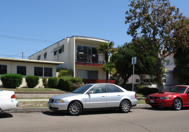 1320 Hornblend St in San Diego, CA - Building Photo - Building Photo