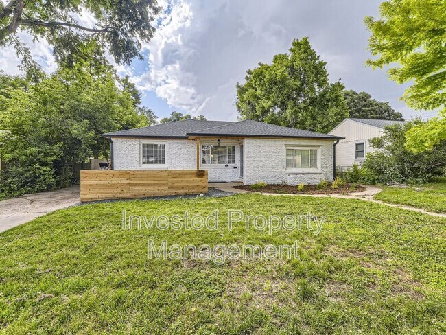 property at 2709 S Cook St