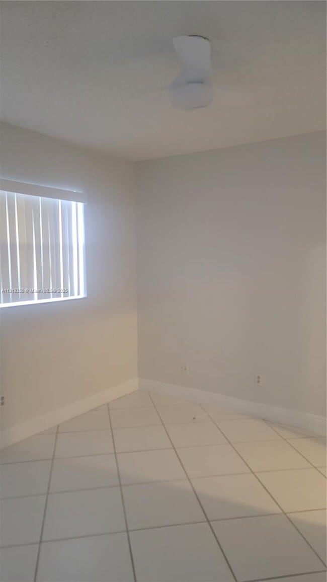 6091 NW 61st Ave in Tamarac, FL - Building Photo - Building Photo