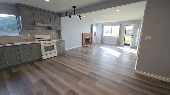9985 Amherst Ave in Montclair, CA - Building Photo - Building Photo