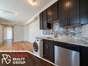 2235 W Wilson Ave, Unit 2 in Chicago, IL - Building Photo - Building Photo