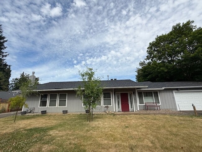 1217 NW Sherwood Pl in Albany, OR - Building Photo - Building Photo