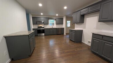 1406 Eastus Dr in Dallas, TX - Building Photo - Building Photo