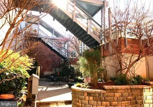 825 N 29th St-Unit -3F in Philadelphia, PA - Building Photo - Building Photo