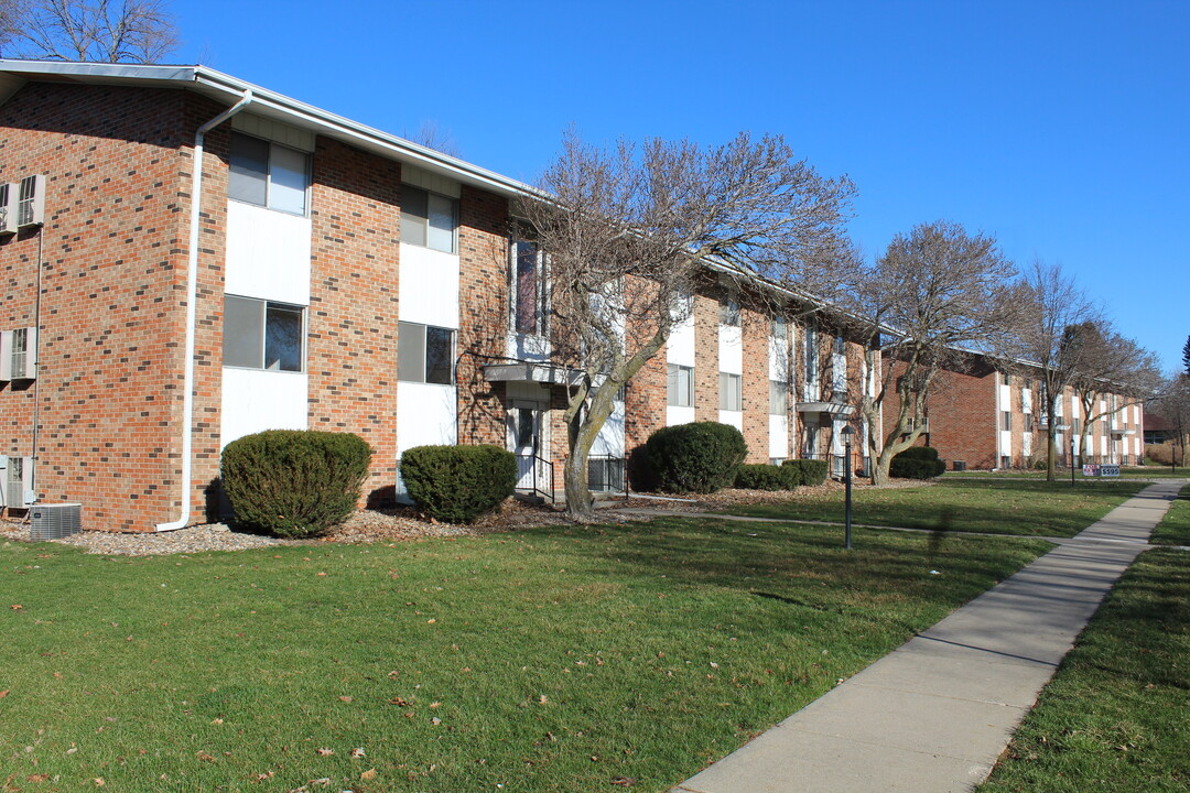 1003 Parkway Dr in Boone, IA - Building Photo