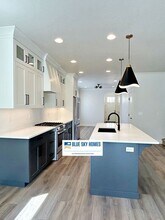 370 N Sauer River Ave in Eagle, ID - Foto de edificio - Building Photo