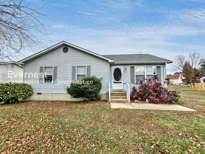 217 Mimosa Ave in Colonial Beach, VA - Building Photo