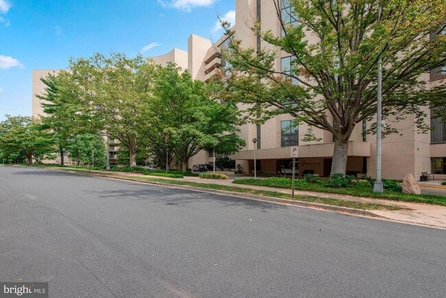 1101 S Arlington Ridge Rd in Arlington, VA - Building Photo - Building Photo