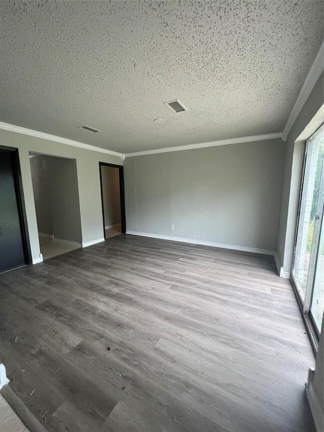 10902 Jutland Rd in Houston, TX - Building Photo - Building Photo