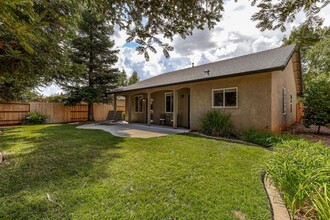 4755 Lofty Oak Dr in Redding, CA - Building Photo - Building Photo