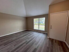 1741 Clarendon Dr in Lewisville, TX - Building Photo - Building Photo