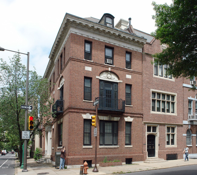 2145 Locust St in Philadelphia, PA - Building Photo - Building Photo