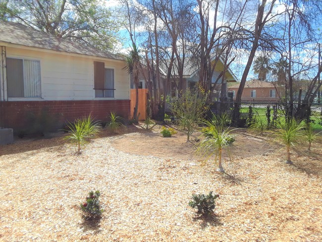 House + Triplex Located close to Downtown in Bakersfield, CA - Building Photo - Other