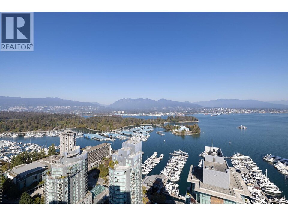 1499 W Pender St in Vancouver, BC - Building Photo