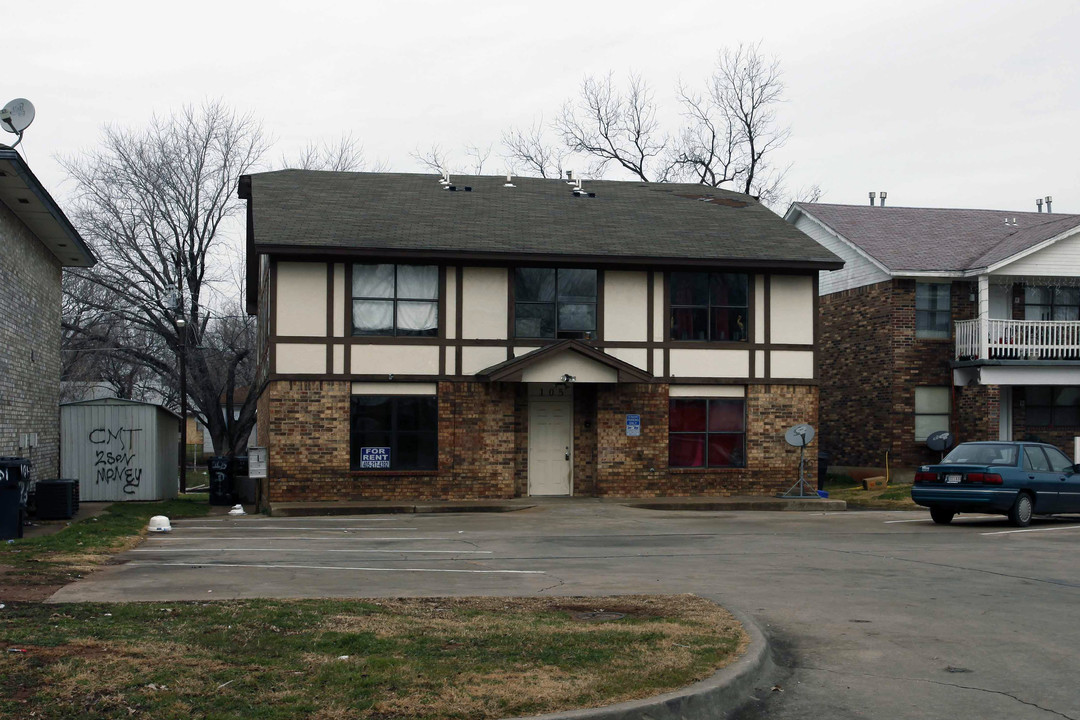 105 SE 42nd St in Oklahoma City, OK - Foto de edificio