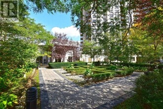 700 Humberwood Blvd in Toronto, ON - Building Photo - Building Photo