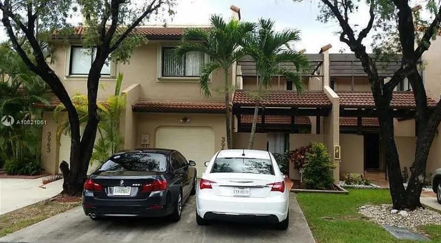 3961 Adra Ave in Doral, FL - Building Photo