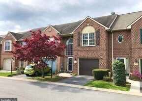 1211 Lindsay Ln in Hagerstown, MD - Building Photo