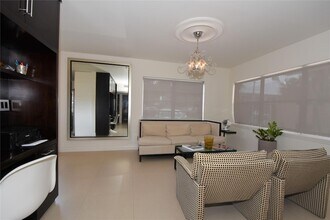 2451 NE 49th St in Fort Lauderdale, FL - Building Photo - Building Photo