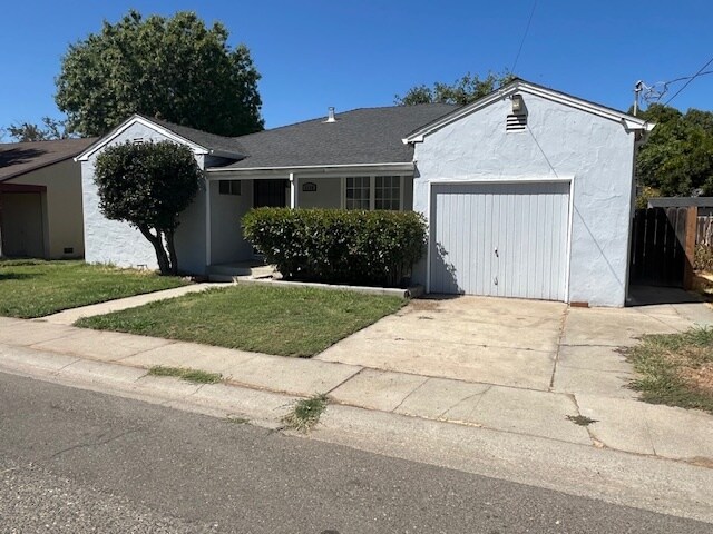 1116 Divver St in Marysville, CA - Foto de edificio