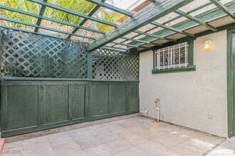 557 Chelsea Dr in Henderson, NV - Building Photo - Building Photo