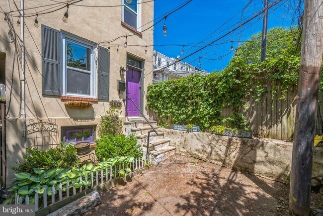 3563 Lafayette St in Philadelphia, PA - Building Photo - Building Photo