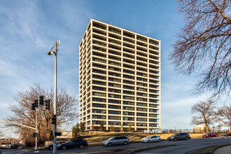 One Park Place in Kansas City, MO - Foto de edificio - Building Photo