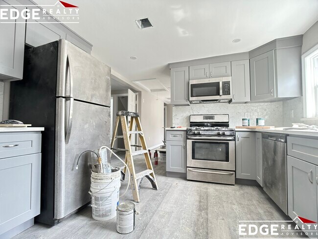 16 Long Ave, Unit 2 in Boston, MA - Foto de edificio - Building Photo