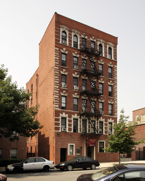 Cooperative in New York, NY - Building Photo