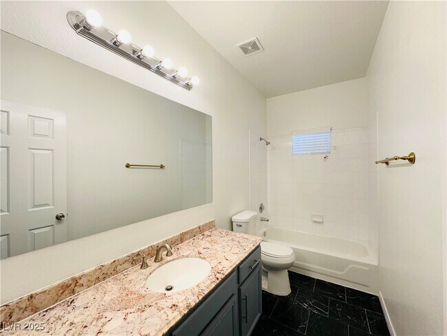 7217 W Mesa Vista Ave in Las Vegas, NV - Foto de edificio - Building Photo